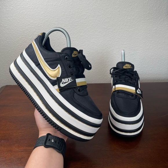 Nike Women’s Vandal 2K Black Metallic Gold 2018 Platform Sneaker Size 6.5 - Picture 4 of 9